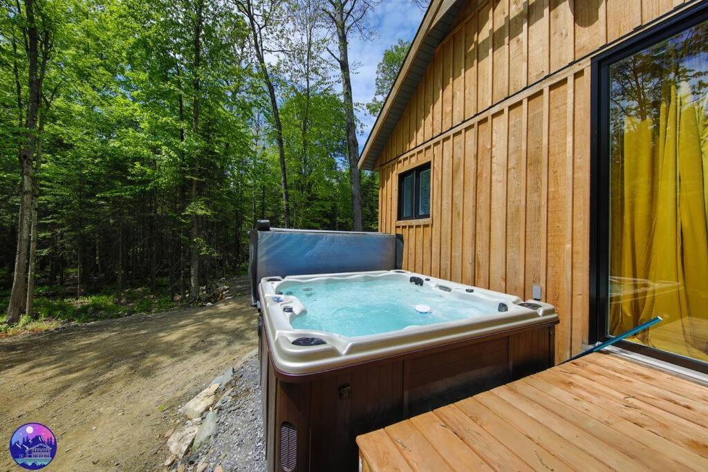 Chalet Deschamps- Spa- Chien Accepte- Nature- Estrie Mansonville エクステリア 写真