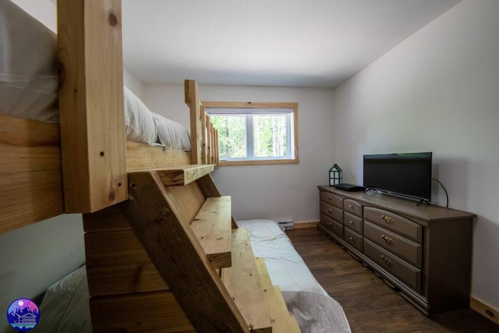 Chalet Deschamps- Spa- Chien Accepte- Nature- Estrie Mansonville エクステリア 写真