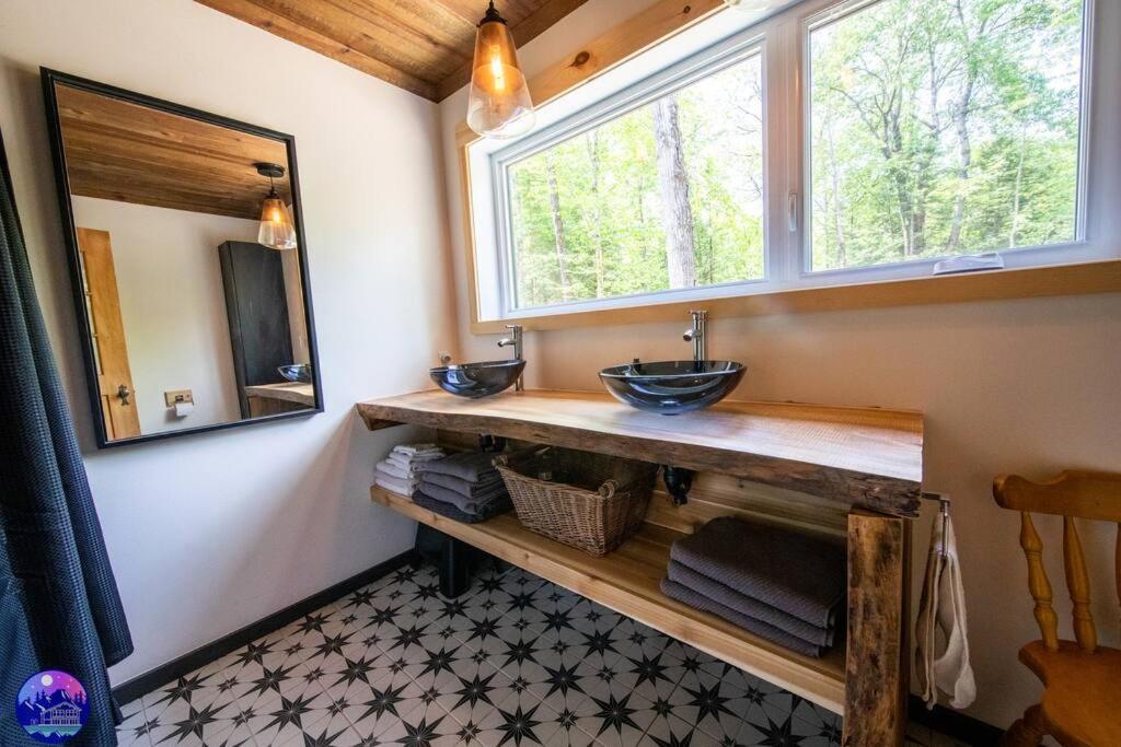 Chalet Deschamps- Spa- Chien Accepte- Nature- Estrie Mansonville エクステリア 写真